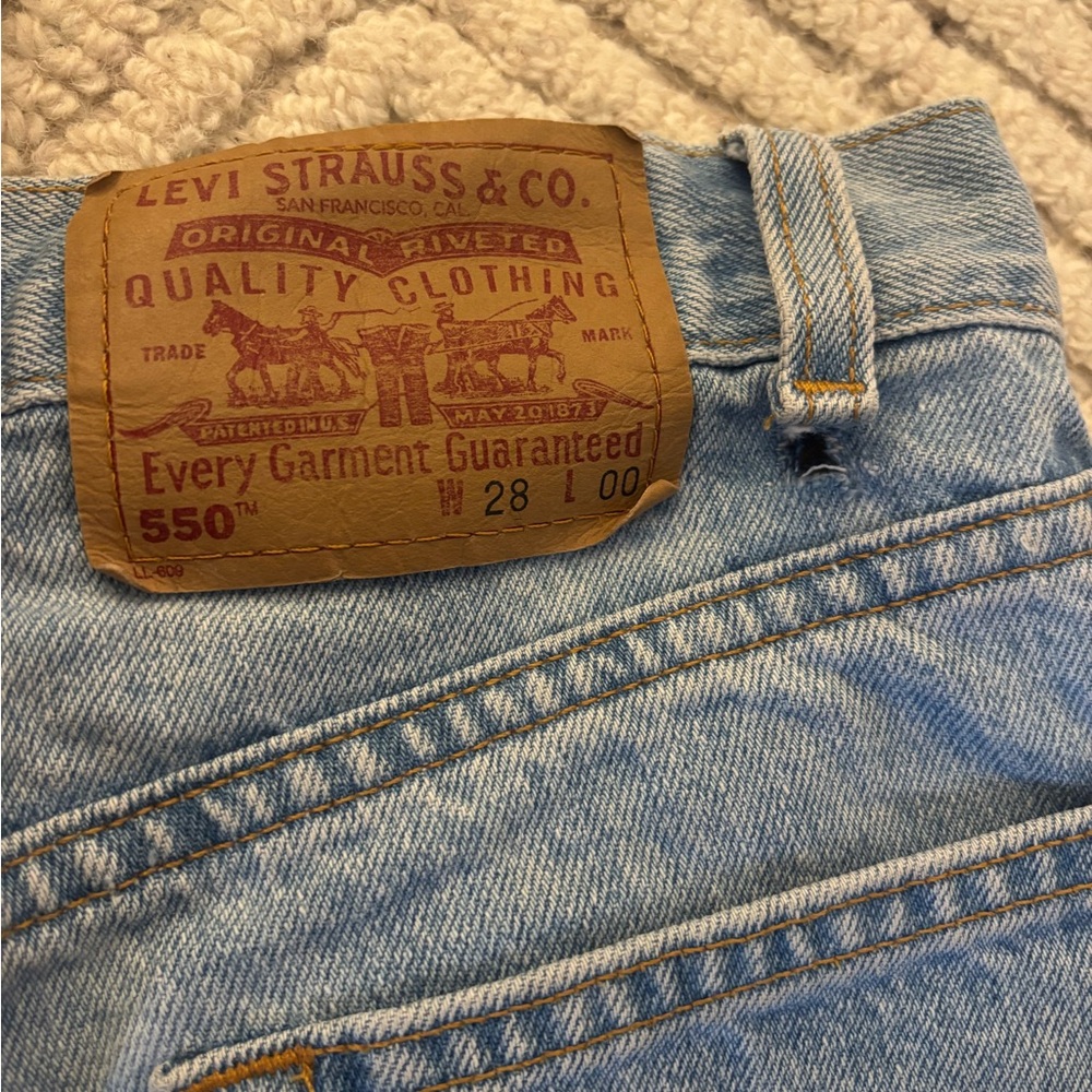 Levi’s 550 cut off shorts